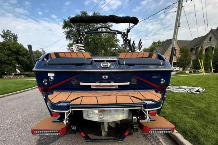 2021 Malibu 24 MXZ Wakesetter Photo 10 of 14