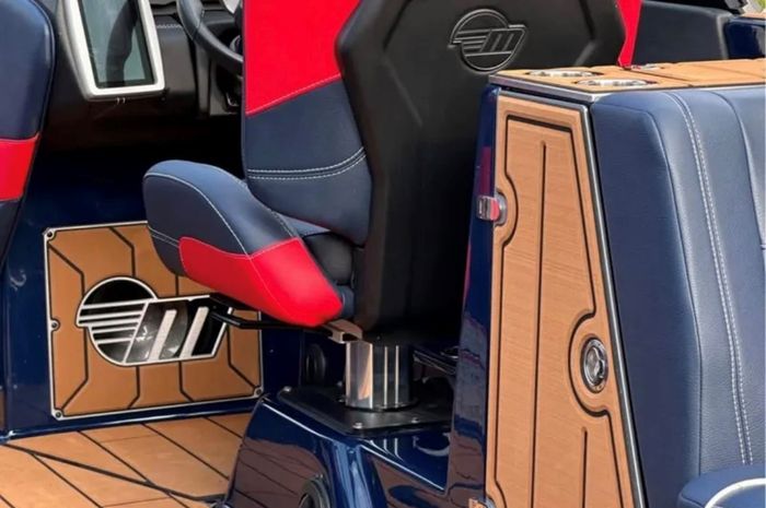 2021 Malibu 24 MXZ Wakesetter Photo 11 of 14