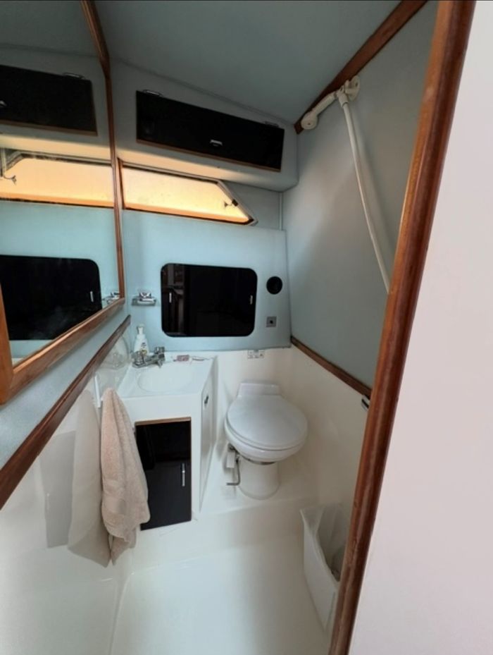 1989 Sea Ray 340 Express Cruiser Photo 23 sur 26