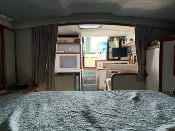 1989 Sea Ray 340 Express Cruiser Photo 21 sur 26