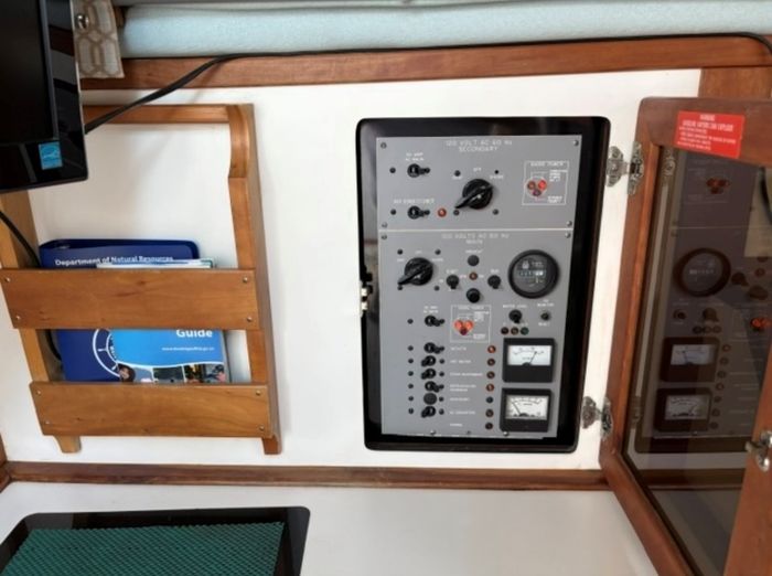 1989 Sea Ray 340 Express Cruiser Photo 25 sur 26