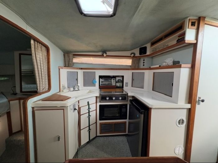 1989 Sea Ray 340 Express Cruiser Photo 16 sur 26