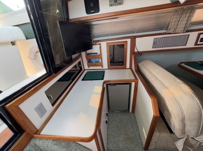 1989 Sea Ray 340 Express Cruiser Photo 15 sur 26