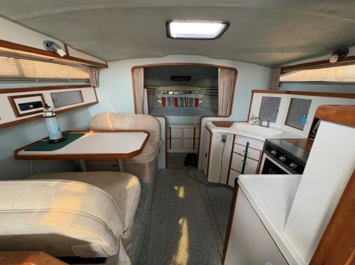 1989 Sea Ray 340 Express Cruiser Photo 17 sur 26
