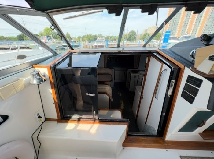 1989 Sea Ray 340 Express Cruiser Photo 14 sur 26