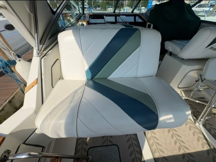 1989 Sea Ray 340 Express Cruiser Photo 11 sur 26