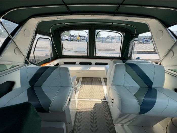 1989 Sea Ray 340 Express Cruiser Photo 12 sur 26