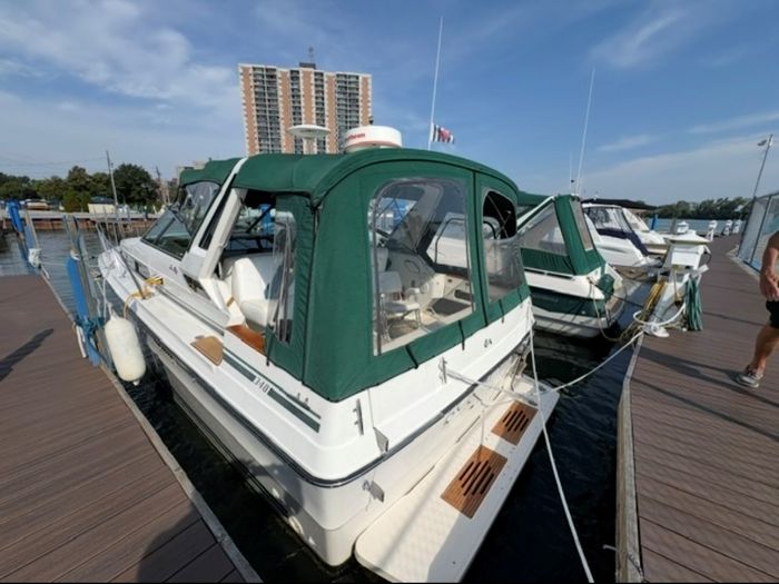 1989 Sea Ray 340 Express Cruiser Photo 4 sur 26