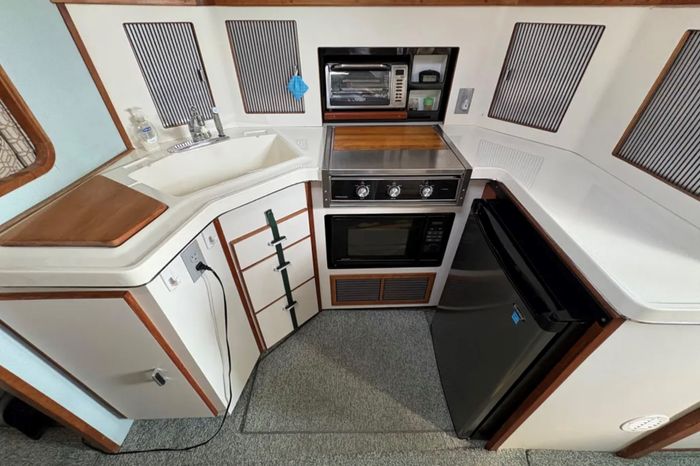1989 Sea Ray 340 Express Cruiser Photo 18 sur 26