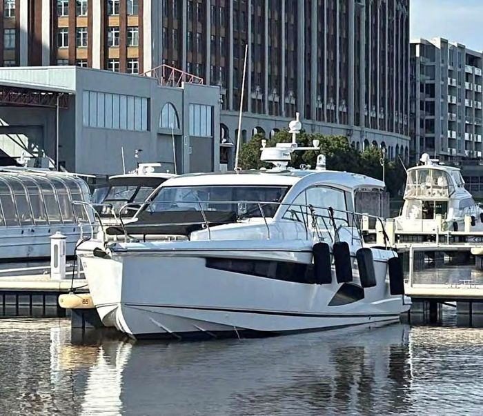 2018 Sealine C330 Photo 1 sur 14
