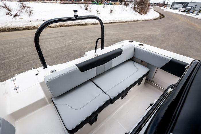 2026 Robalo R202 EXPLORER Photo 19 of 44