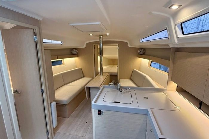 2023 Beneteau Oceanis 34.1 Photo 2 sur 27