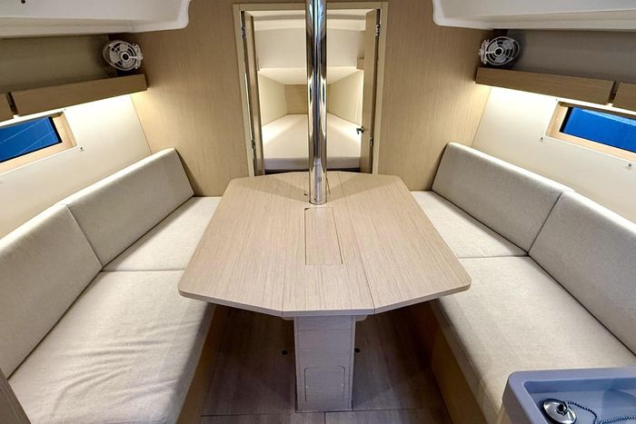 2023 Beneteau Oceanis 34.1 Photo 3 sur 27
