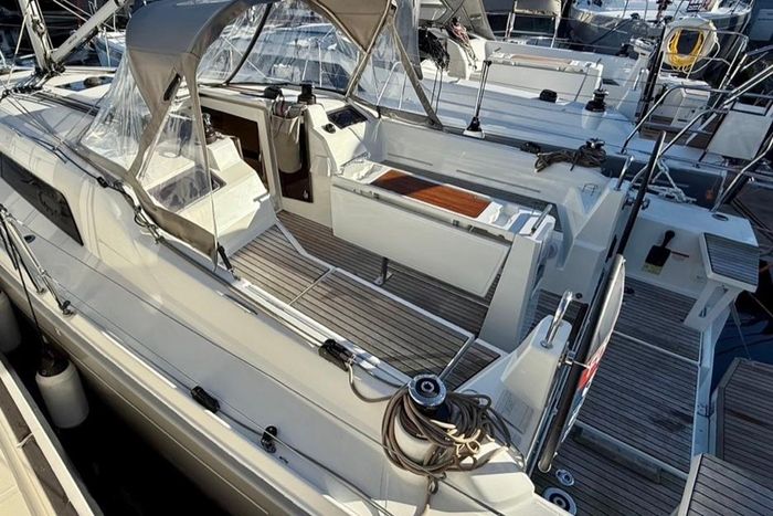 2023 Beneteau Oceanis 34.1 Photo 9 sur 27