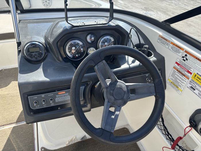 2018 Bayliner VR5 Photo 8 of 33
