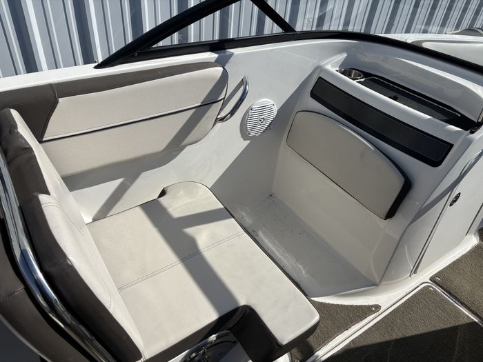 2018 Bayliner VR5 Photo 15 of 33