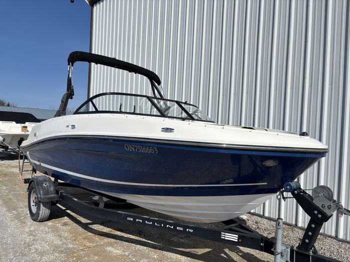 2018 Bayliner VR5 Photo 23 of 33