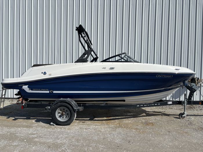 2018 Bayliner VR5 Photo 24 of 33