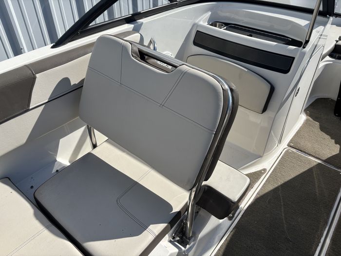 2018 Bayliner VR5 Photo 17 of 33
