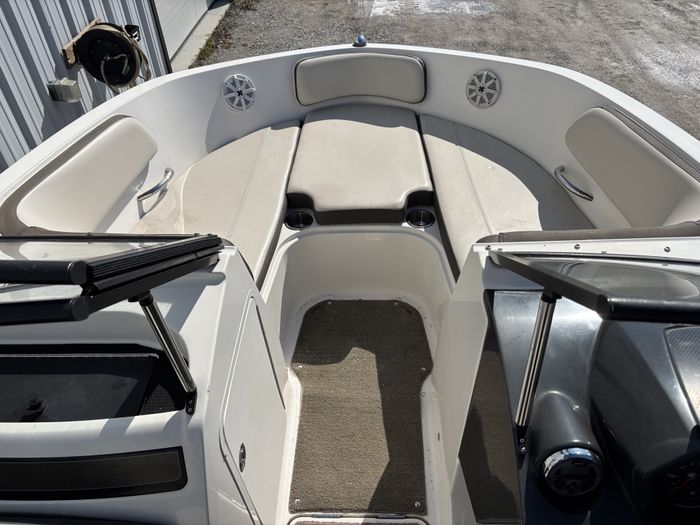 2018 Bayliner VR5 Photo 4 of 33