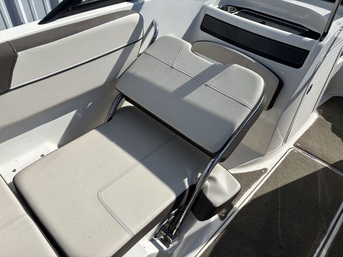 2018 Bayliner VR5 Photo 18 of 33