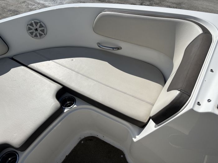 2018 Bayliner VR5 Photo 5 of 33