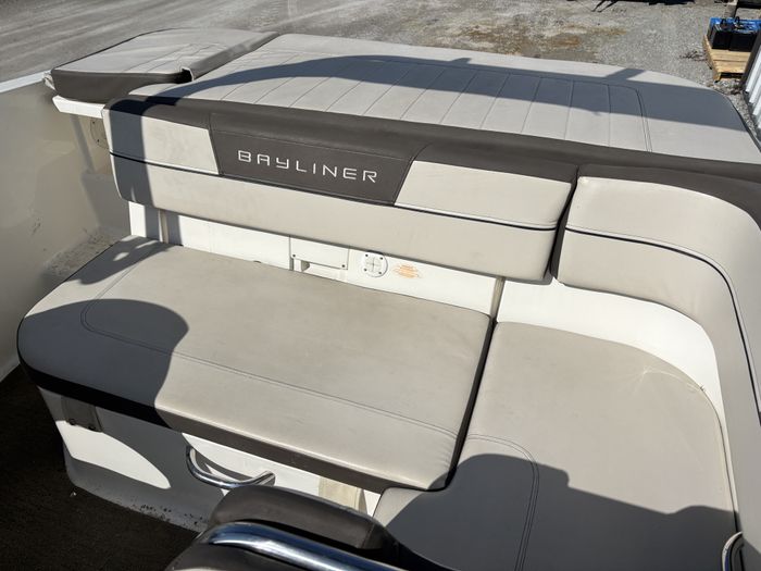 2018 Bayliner VR5 Photo 19 of 33