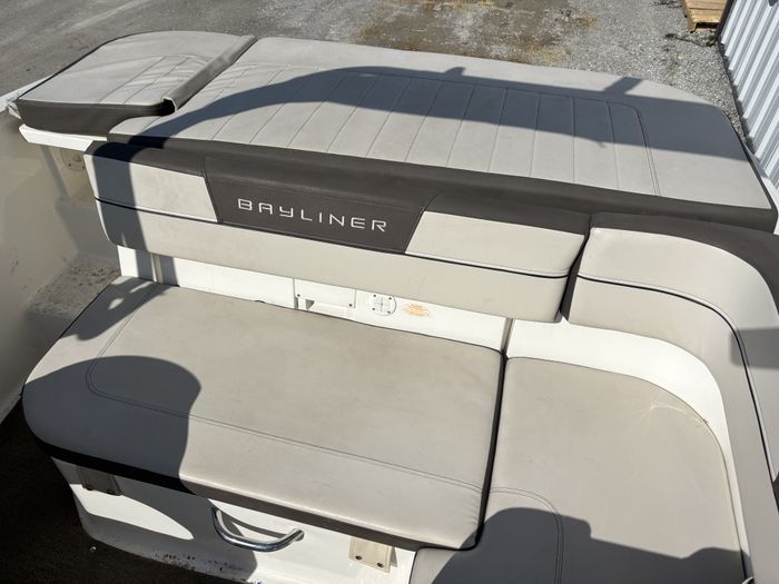 2018 Bayliner VR5 Photo 20 of 33