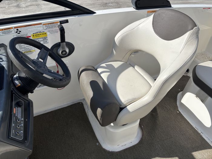 2018 Bayliner VR5 Photo 7 of 33