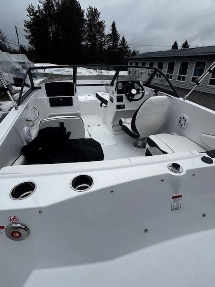 2026 Stingray 172DC Photo 9 sur 13
