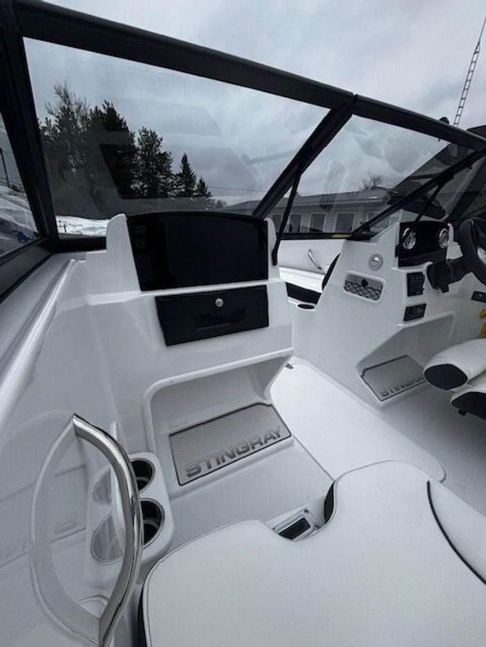 2026 Stingray 172DC Photo 5 sur 13