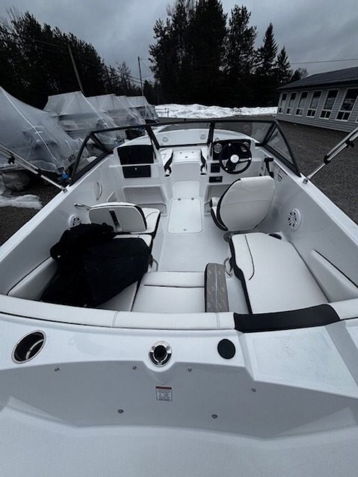 2026 Stingray 172DC Photo 10 sur 13