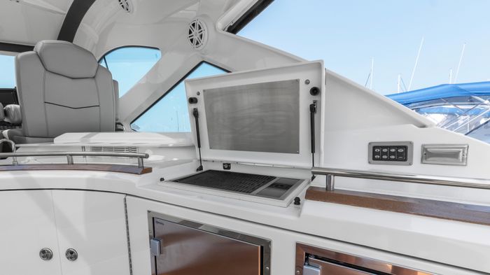 2015 Cruisers Yachts 540 Sport Coupe Photo 8 sur 28