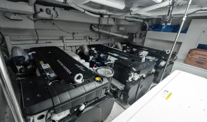 2015 Cruisers Yachts 540 Sport Coupe Photo 25 sur 28