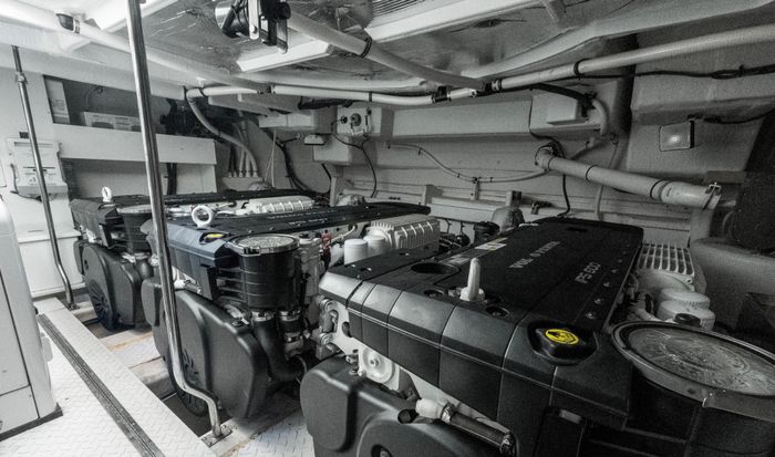 2015 Cruisers Yachts 540 Sport Coupe Photo 26 sur 28