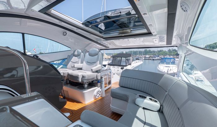 2015 Cruisers Yachts 540 Sport Coupe Photo 14 sur 28