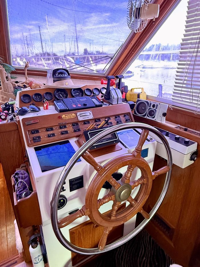 1986 President 37  Aft Cabin Photo 30 sur 62