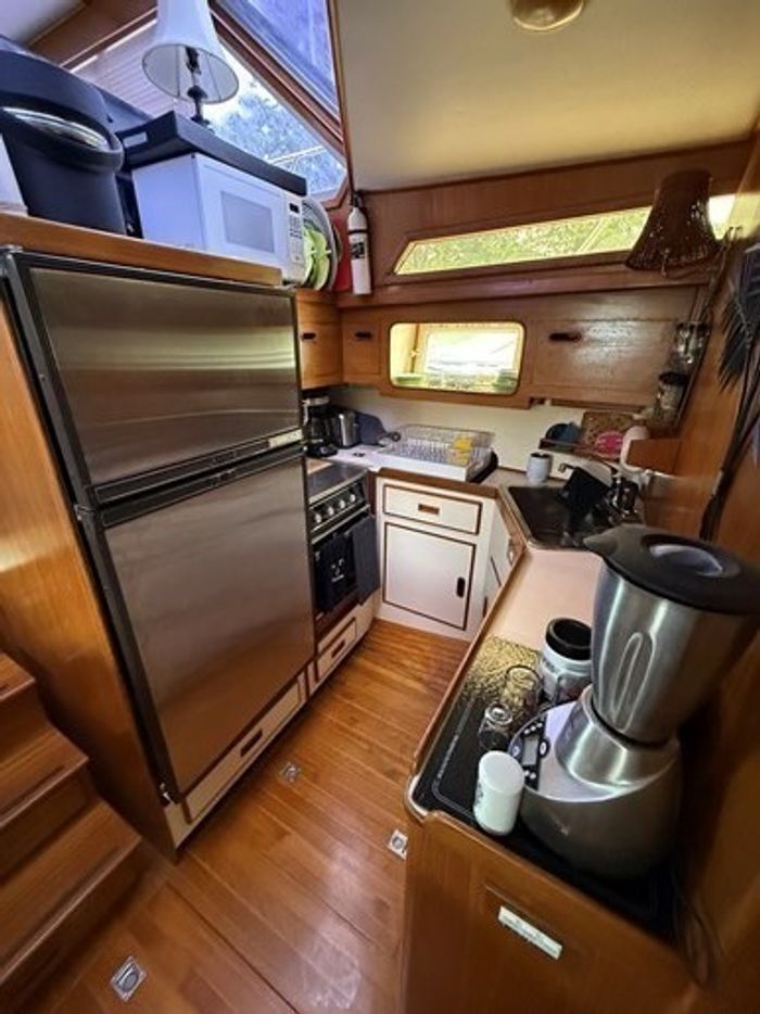 1986 President 37  Aft Cabin Photo 34 sur 62