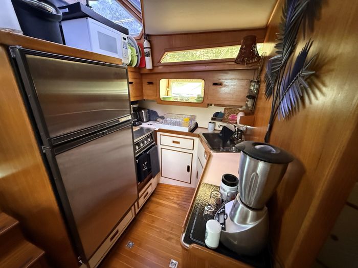 1986 President 37  Aft Cabin Photo 35 sur 62