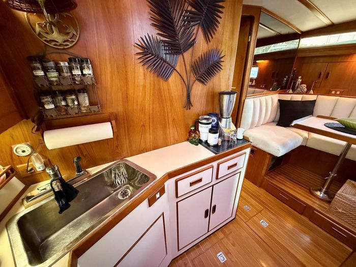 1986 President 37  Aft Cabin Photo 36 sur 62