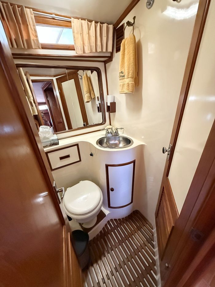 1986 President 37  Aft Cabin Photo 44 sur 62