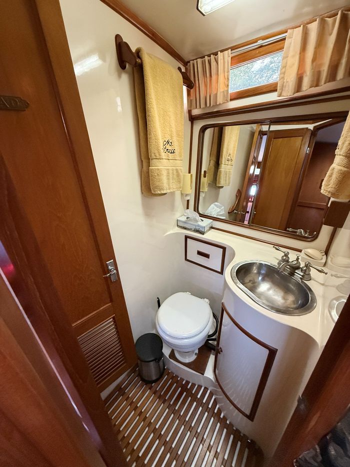 1986 President 37  Aft Cabin Photo 45 sur 62