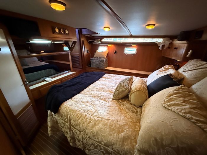 1986 President 37  Aft Cabin Photo 51 sur 62