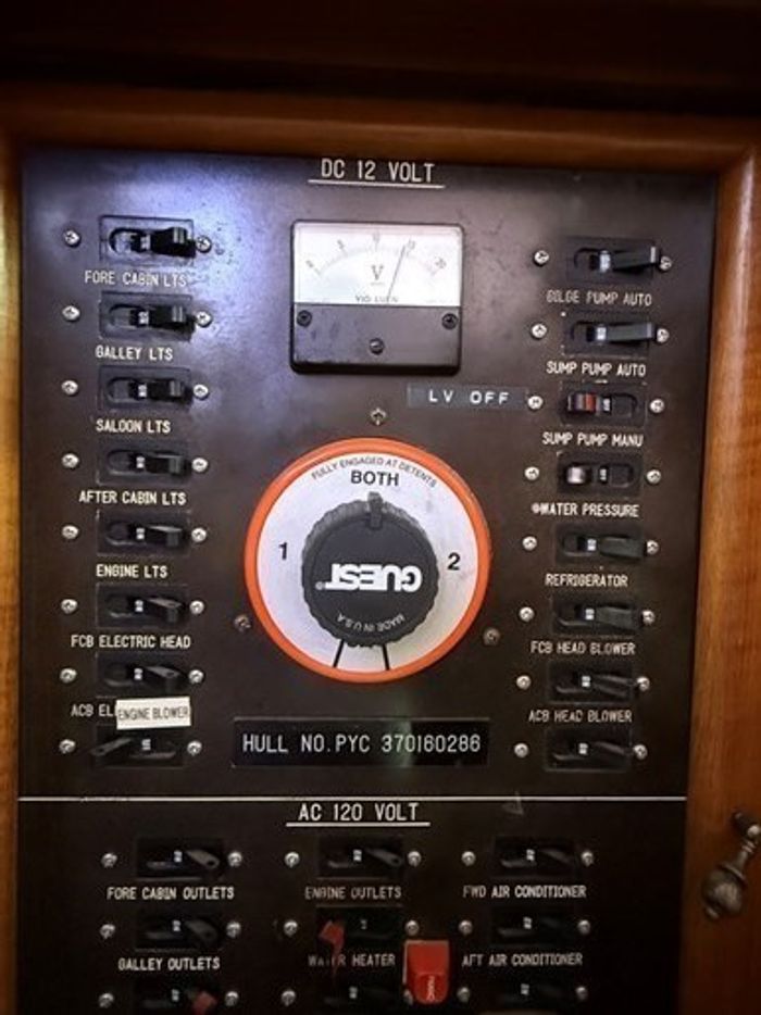 1986 President 37  Aft Cabin Photo 56 sur 62