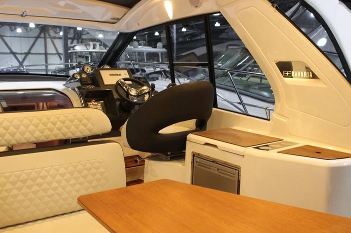 2021 BAVARIA S33 HT VOLVO D3-220 EVC Photo 8 of 22
