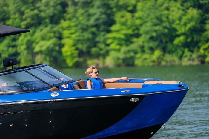2026 Yamaha 255XD Black - Wake Series Sportboat! - Special Fin Photo 5 sur 10