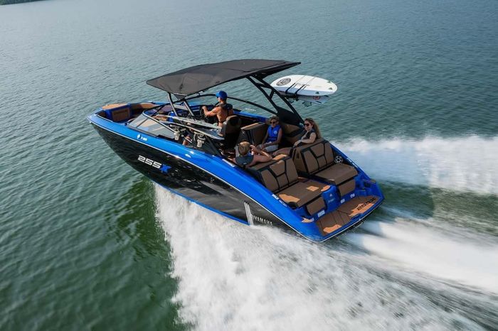 2026 Yamaha 255XD Black - Wake Series Sportboat! - Special Fin Photo 6 sur 10
