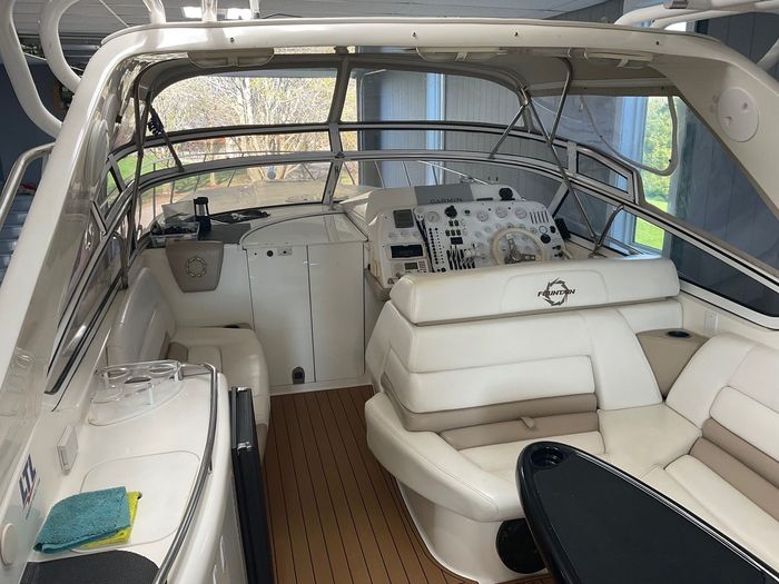 2005 Fountain 48 Express Cruiser Photo 10 sur 22