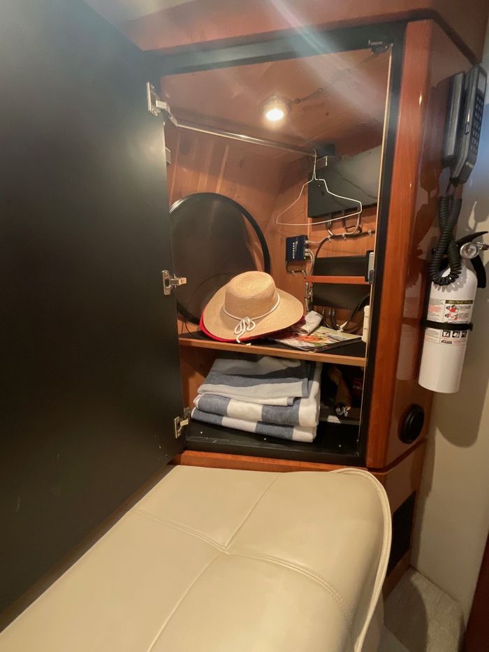 2005 Fountain 48 Express Cruiser Photo 17 sur 22