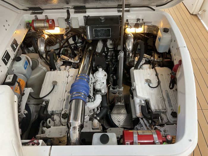 2005 Fountain 48 Express Cruiser Photo 21 sur 22